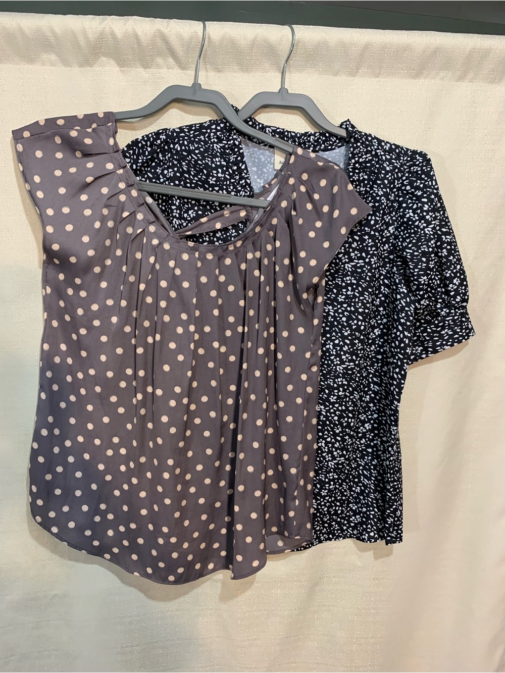 LC Lauren Conrad Mauve Polka Dot Short Sleeve Blouse a1/1
